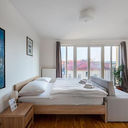 Sunny Safron Apartment Praha Exteriér fotografie