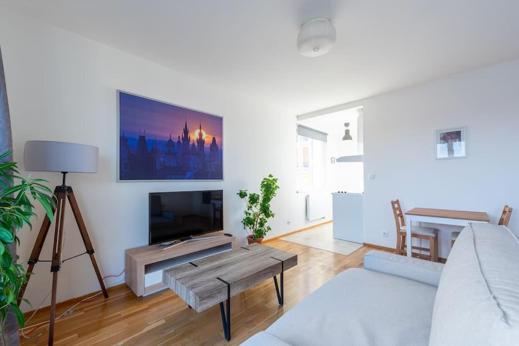 Sunny Safron Apartment Praha Exteriér fotografie